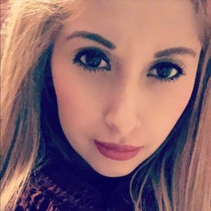 Meet your Posher, Claudia